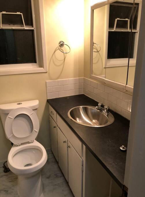 4 Bedroom Upper Level Kits Home Ванкувер Экстерьер фото