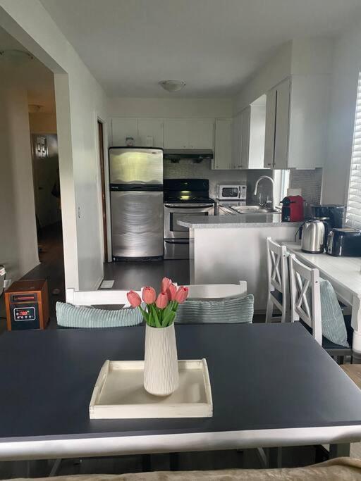 4 Bedroom Upper Level Kits Home Ванкувер Экстерьер фото