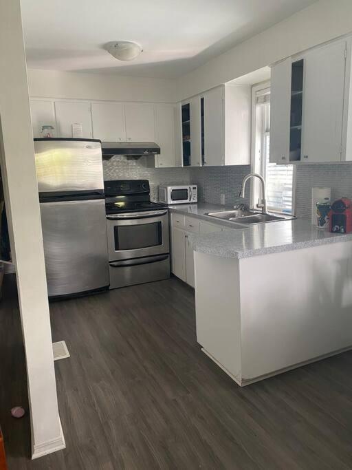 4 Bedroom Upper Level Kits Home Ванкувер Экстерьер фото